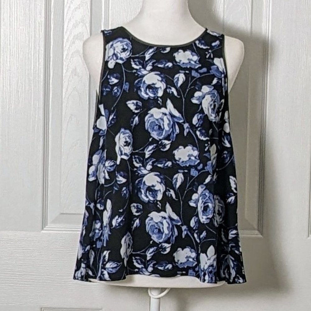 A NEW DAY Women's Sleeveless Blouse Top  Size M  Blue White Floral Print NWOT